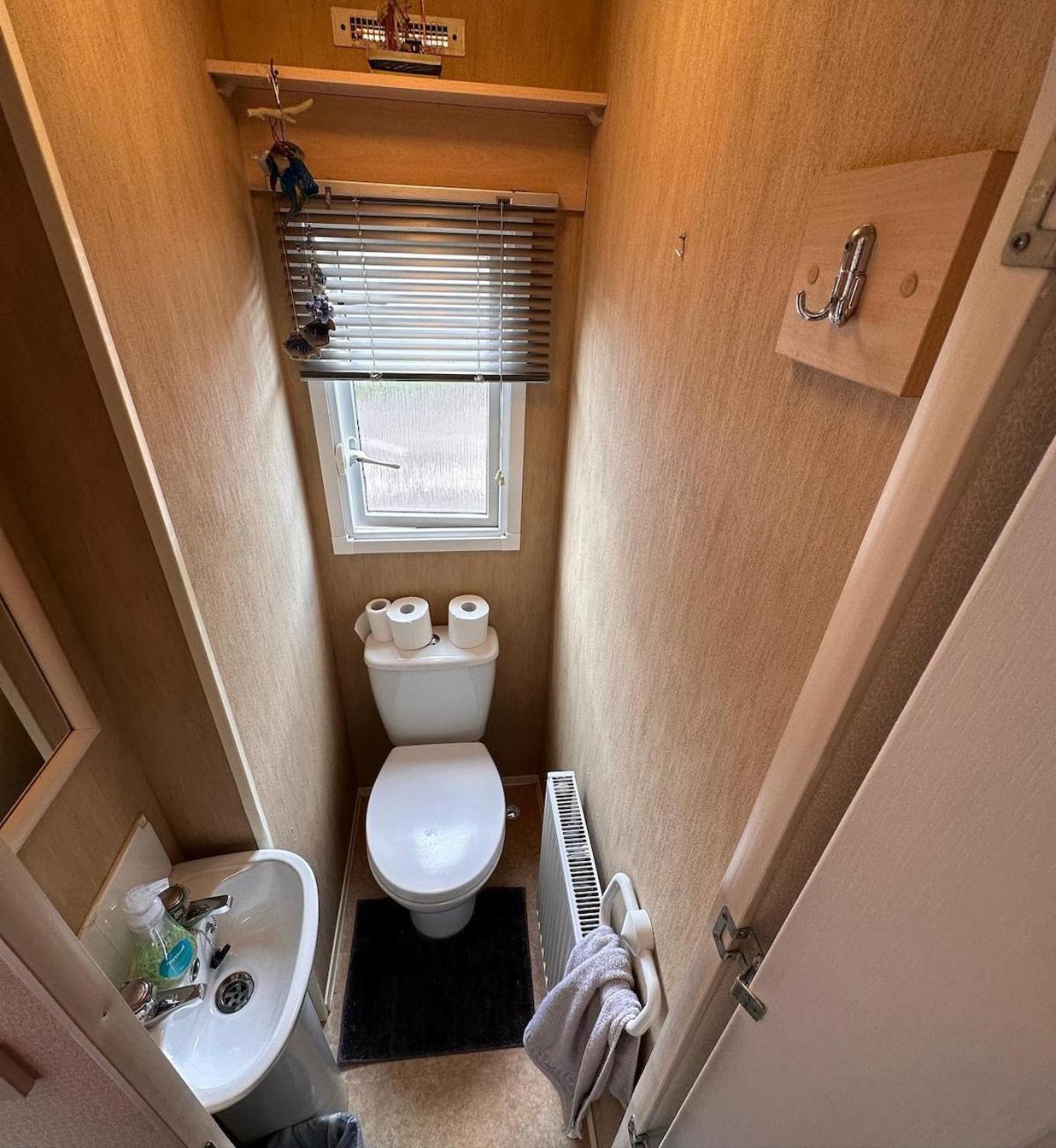 4-Bedroom Cosalt Caravan In Uddingston, Glasgow Exterior foto