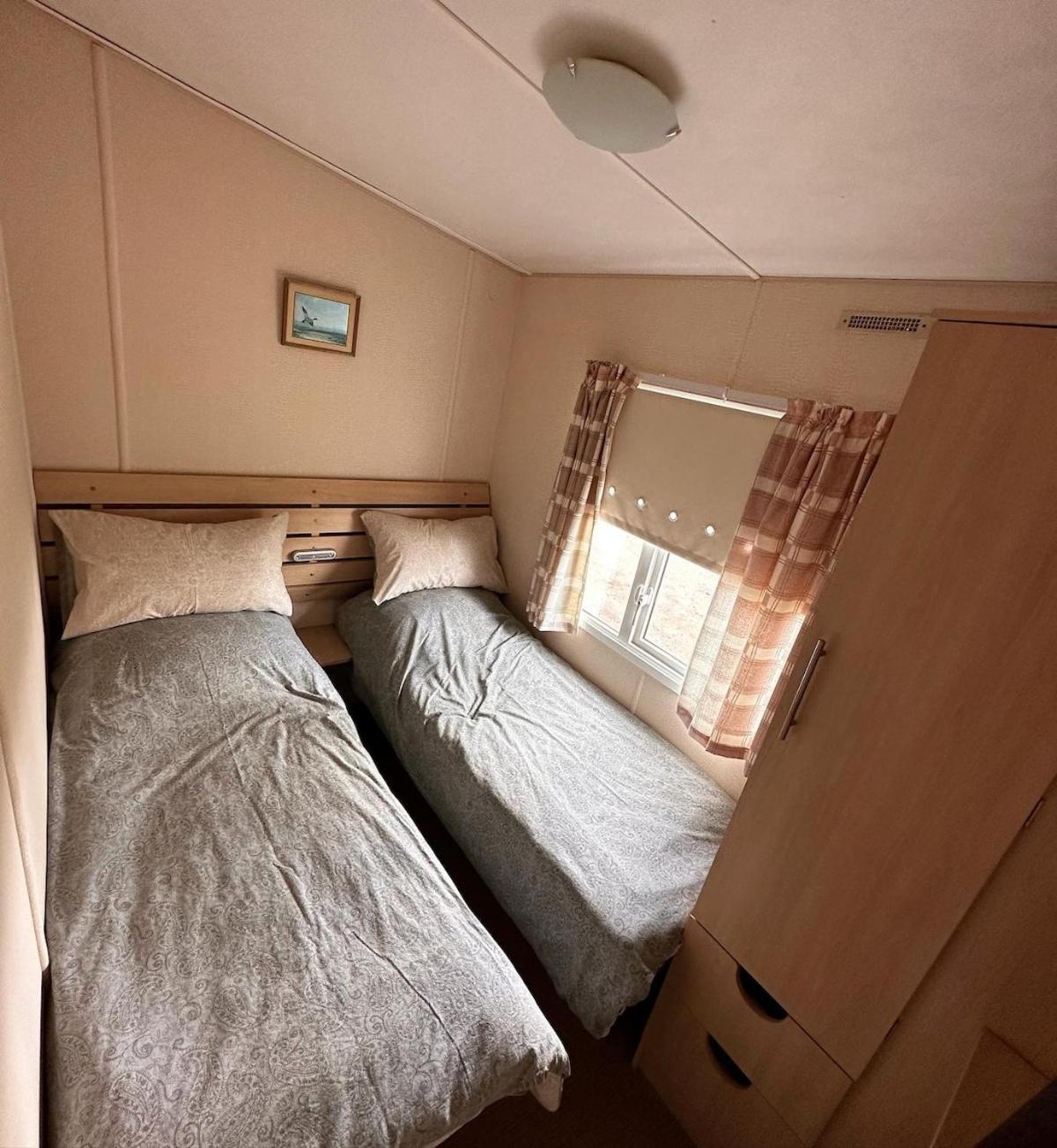 4-Bedroom Cosalt Caravan In Uddingston, Glasgow Exterior foto