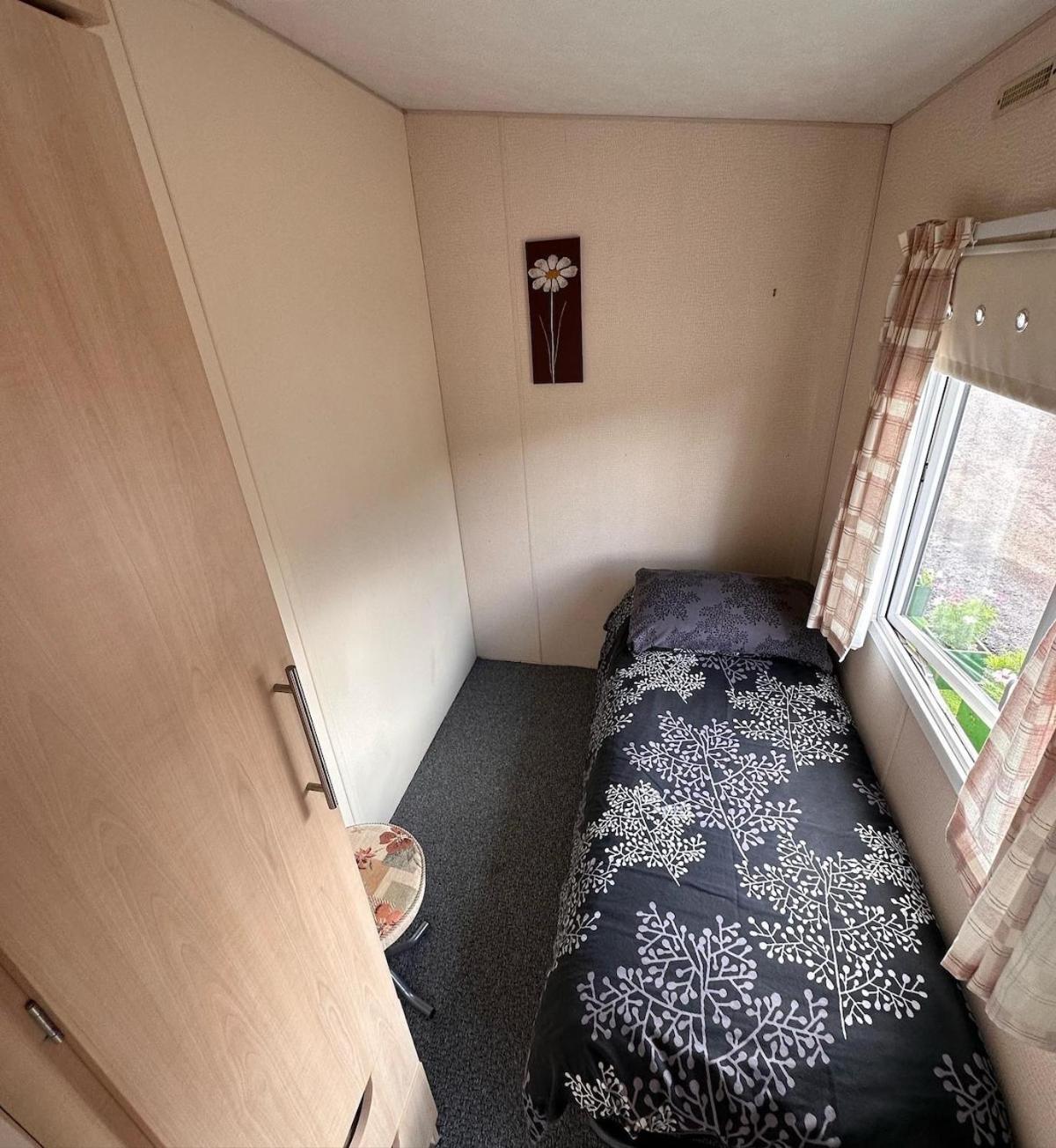 4-Bedroom Cosalt Caravan In Uddingston, Glasgow Exterior foto