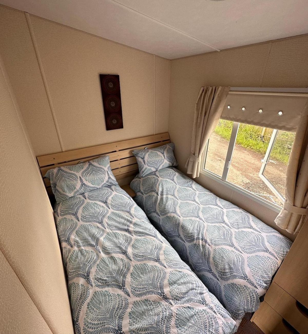 4-Bedroom Cosalt Caravan In Uddingston, Glasgow Exterior foto